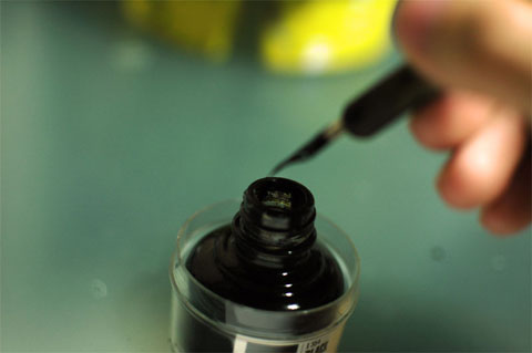 原画はインクとペンで描かれています。