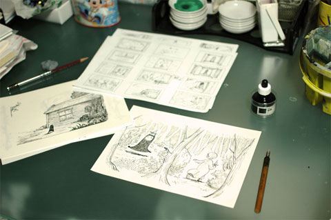 原画はインクとペンで描かれています。